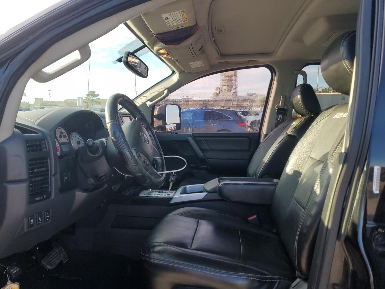 2014 Nissan Titan - Image 7