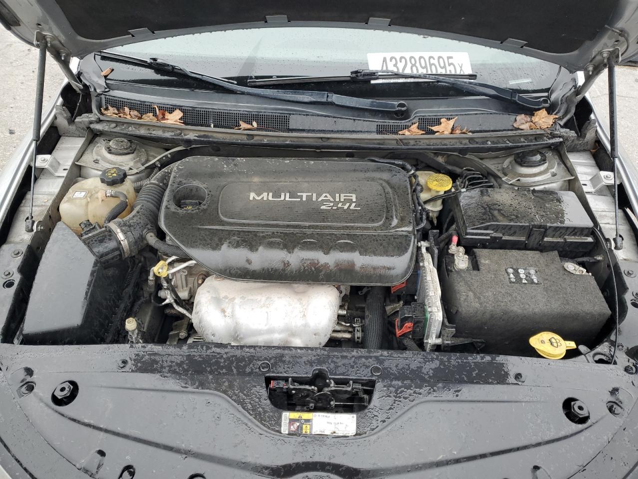 2015 Chrysler 200 - Image 11
