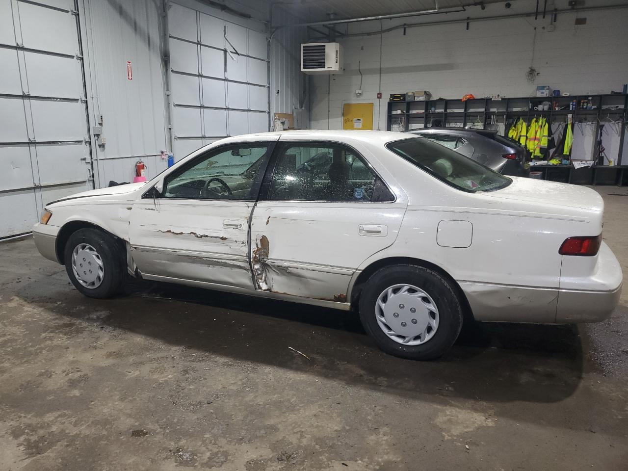 1999 Toyota Camry - Image 2