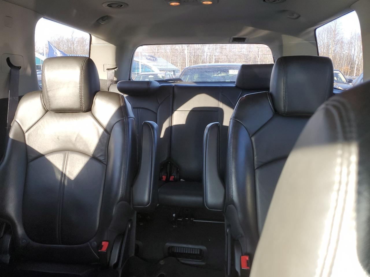 2010 GMC Acadia - Image 10