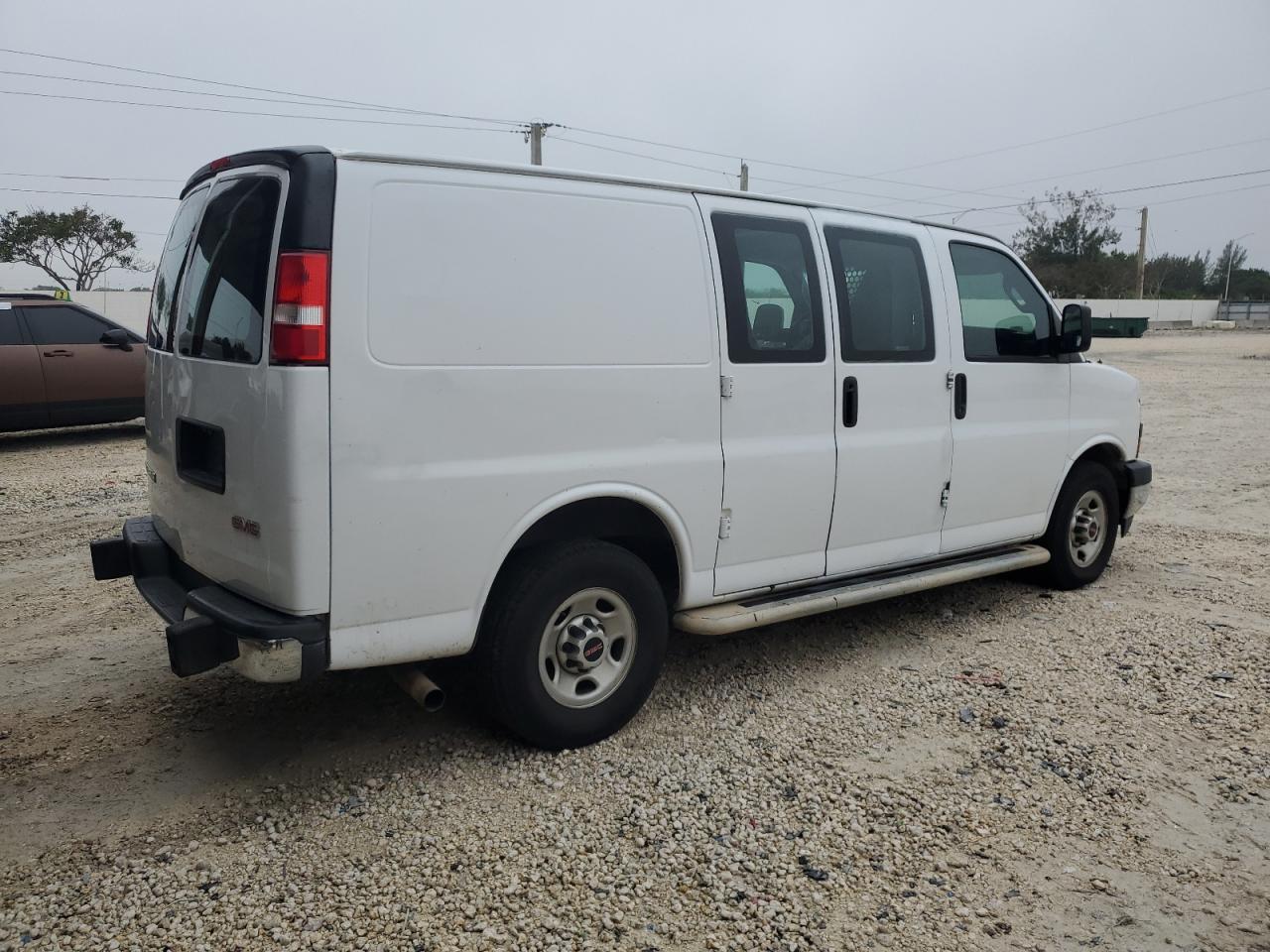 2017 GMC Savana - Image 3