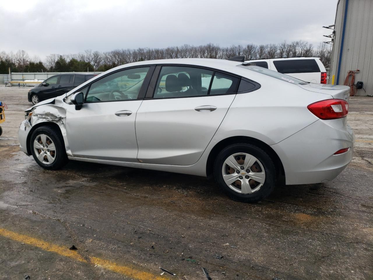 2016 Chevrolet Cruze - Image 2
