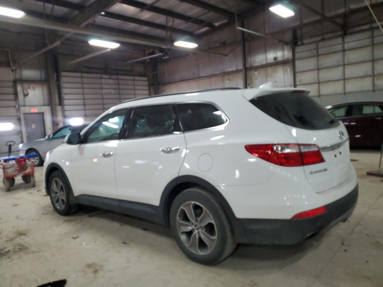 2014 Hyundai Santa Fe - Image 2