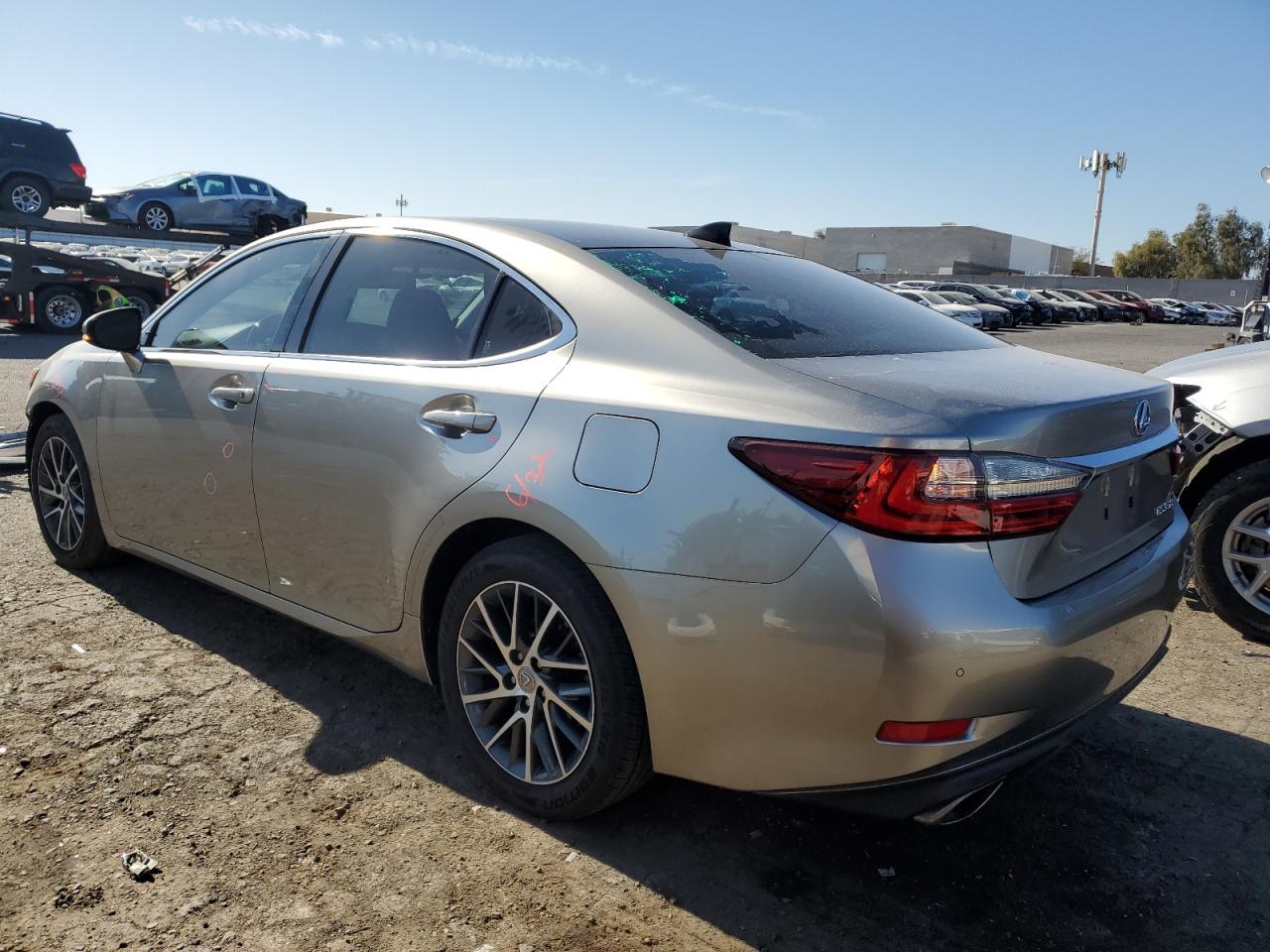 2016 Lexus ES - Image 2