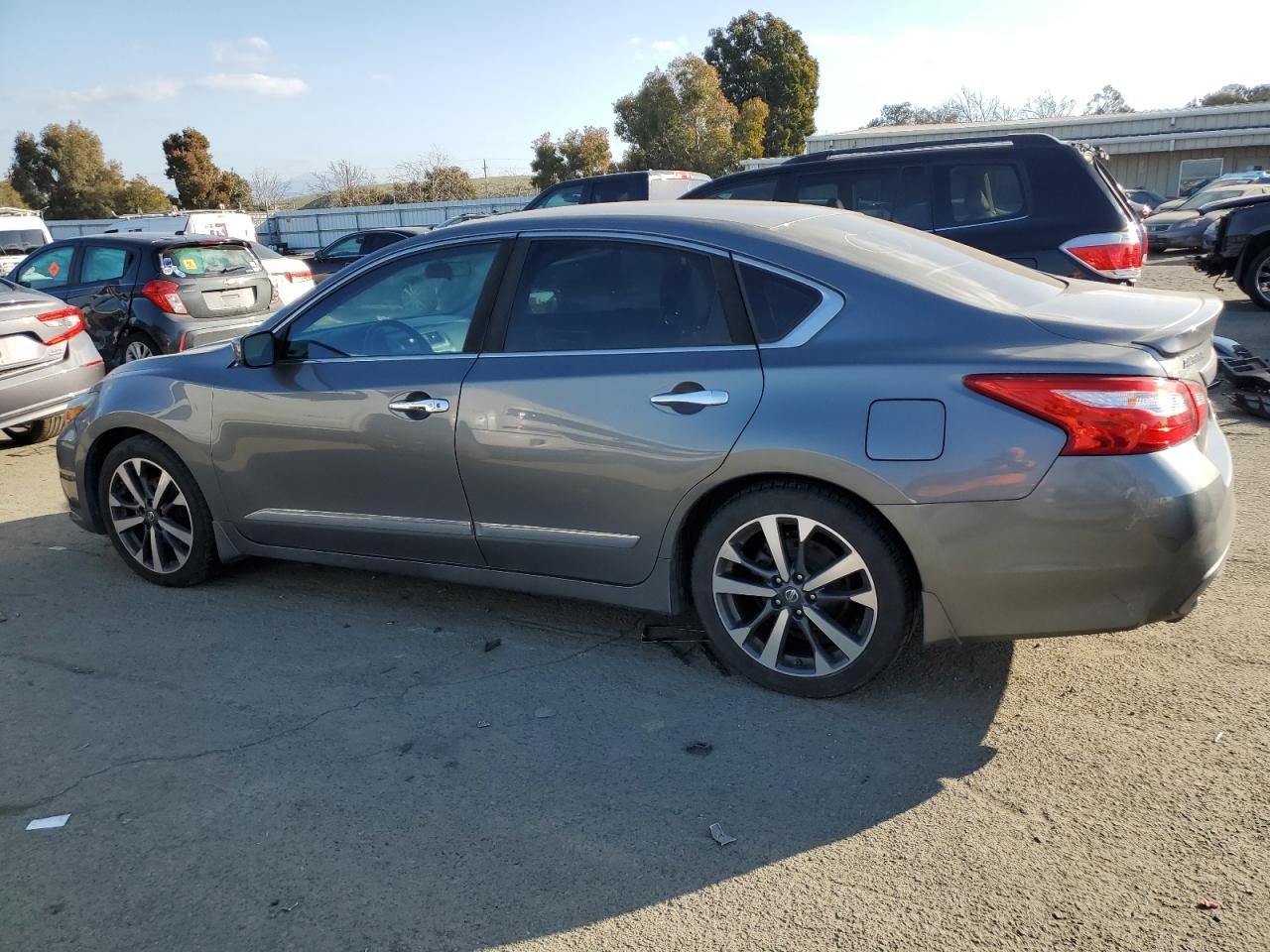 2016 Nissan Altima - Image 2