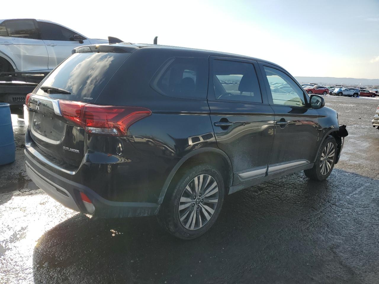 2019 Mitsubishi Outlander - Image 3