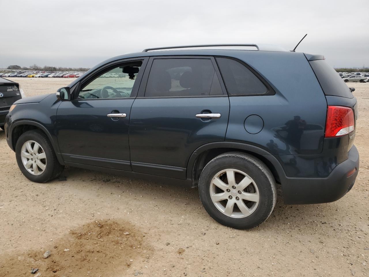 2011 Kia Sorento - Image 2