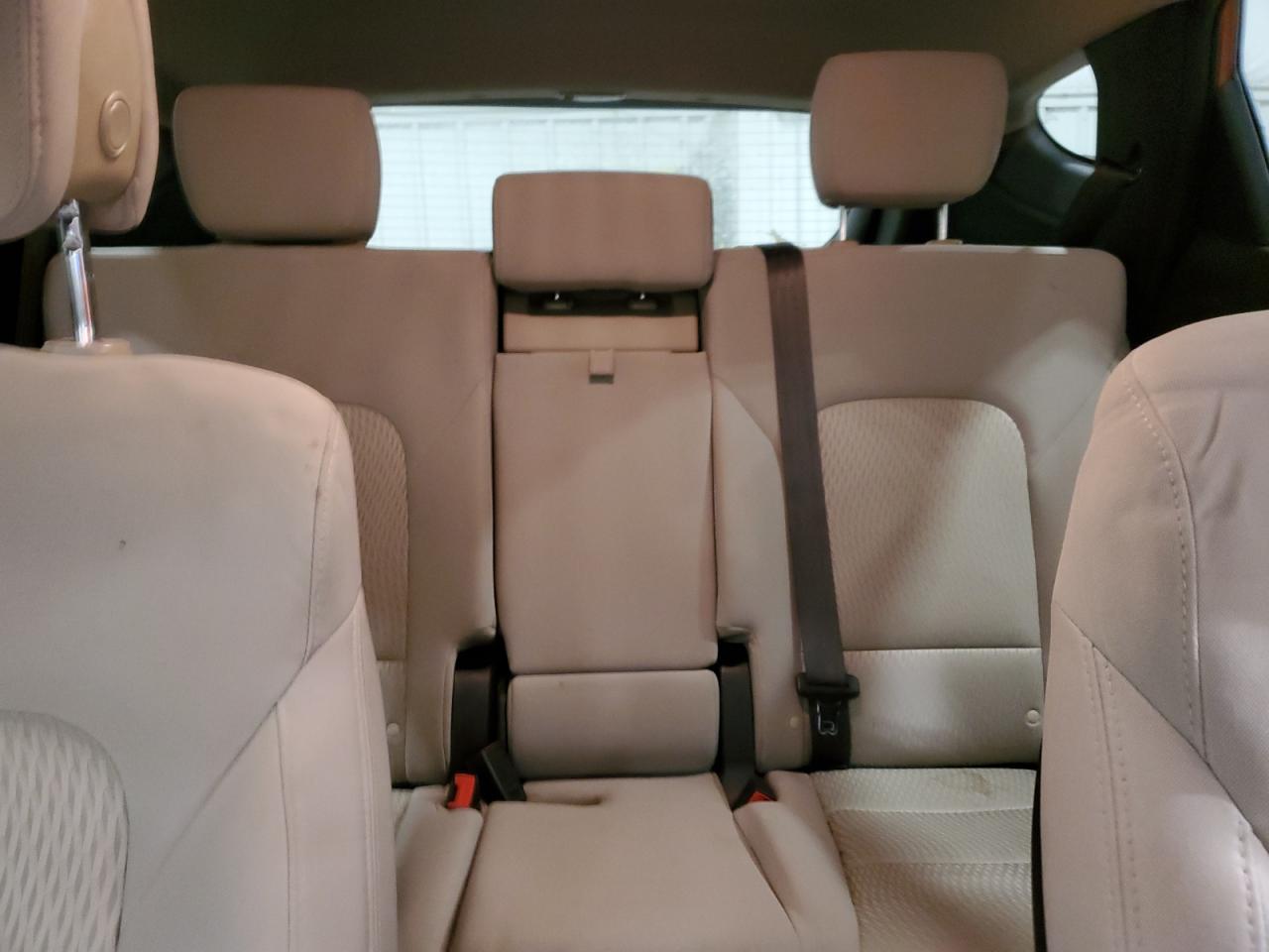 2017 Hyundai Santa Fe - Image 10