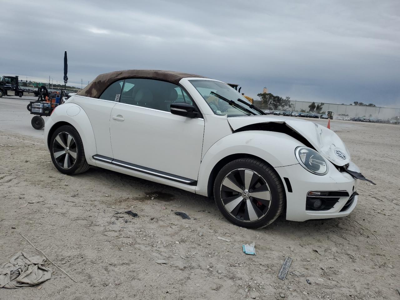 2013 Volkswagen Beetle - Image 4