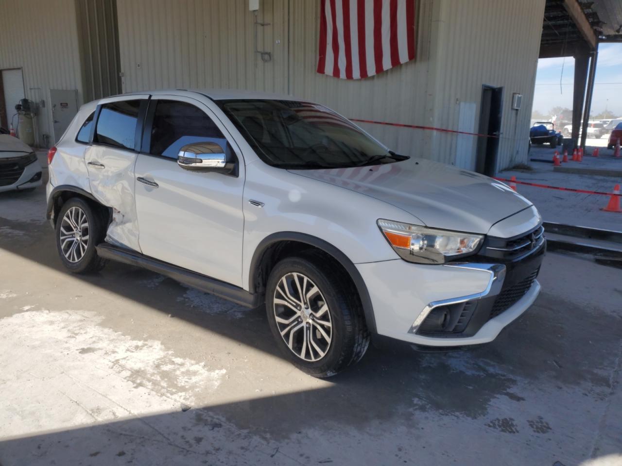 2018 Mitsubishi Outlander - Image 4