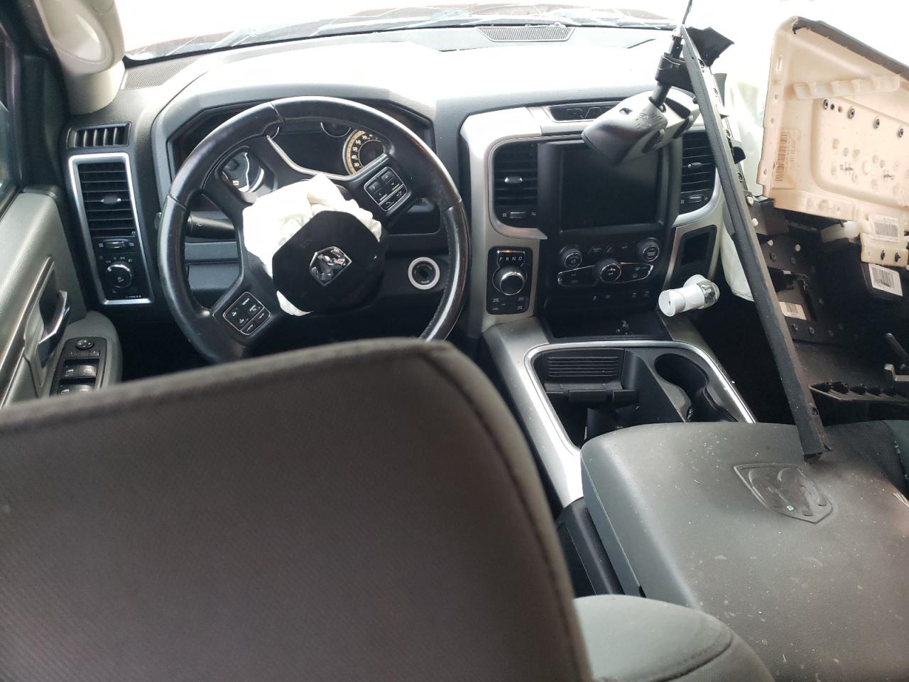 2016 RAM 1500 - Image 8