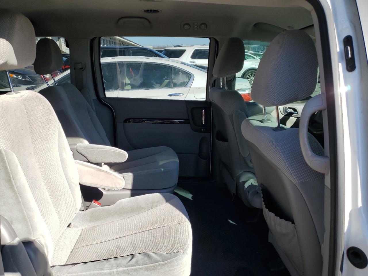 2012 Kia Sedona - Image 11