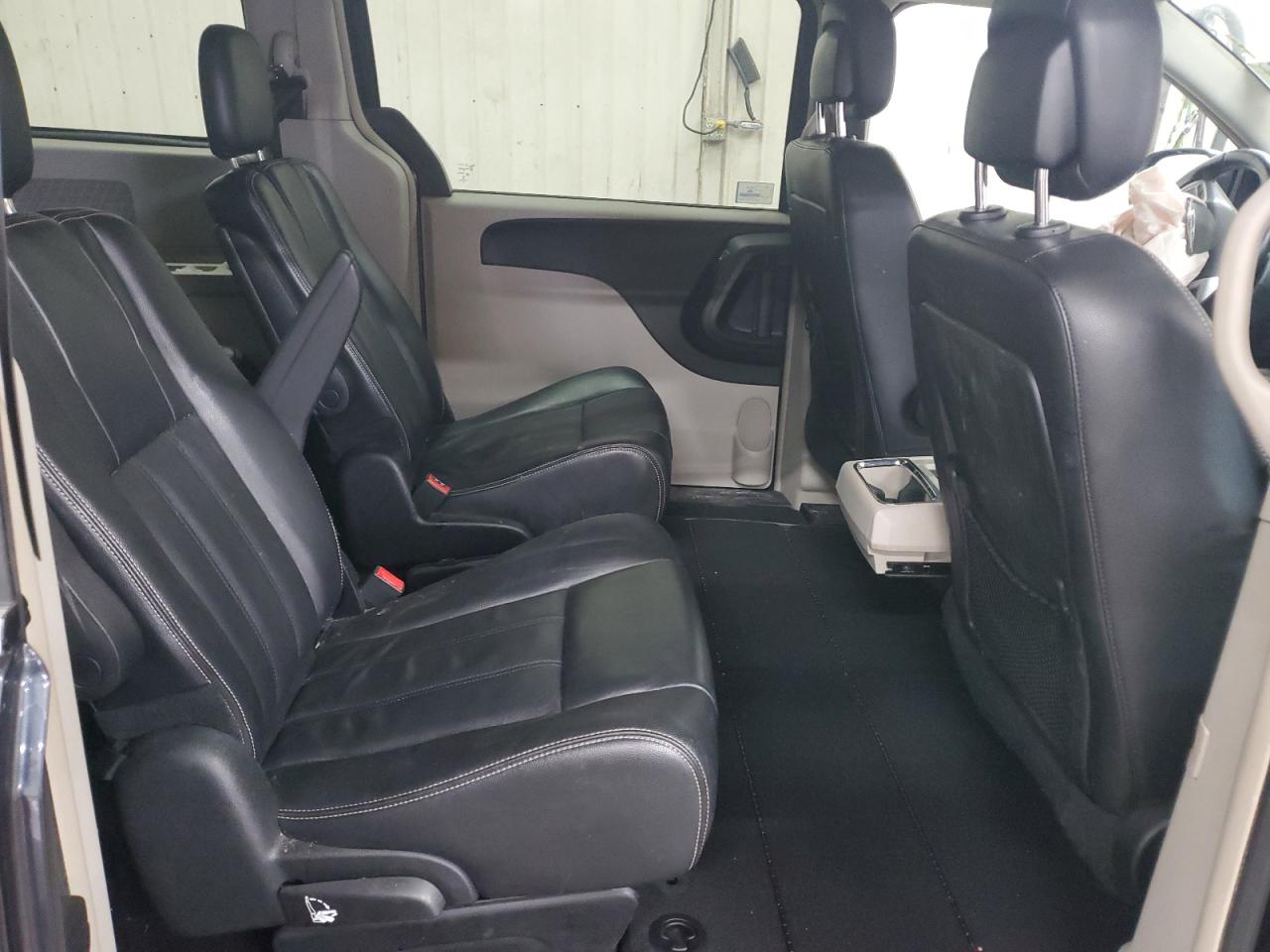 2013 Chrysler Town & Country - Image 11