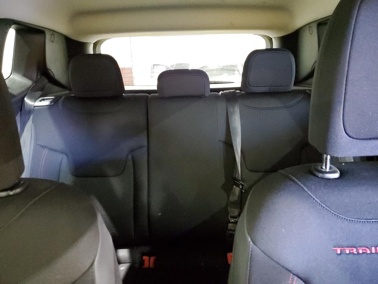 2015 Jeep Renegade - Image 10