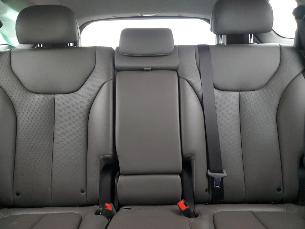 2020 Hyundai Santa Fe - Image 10