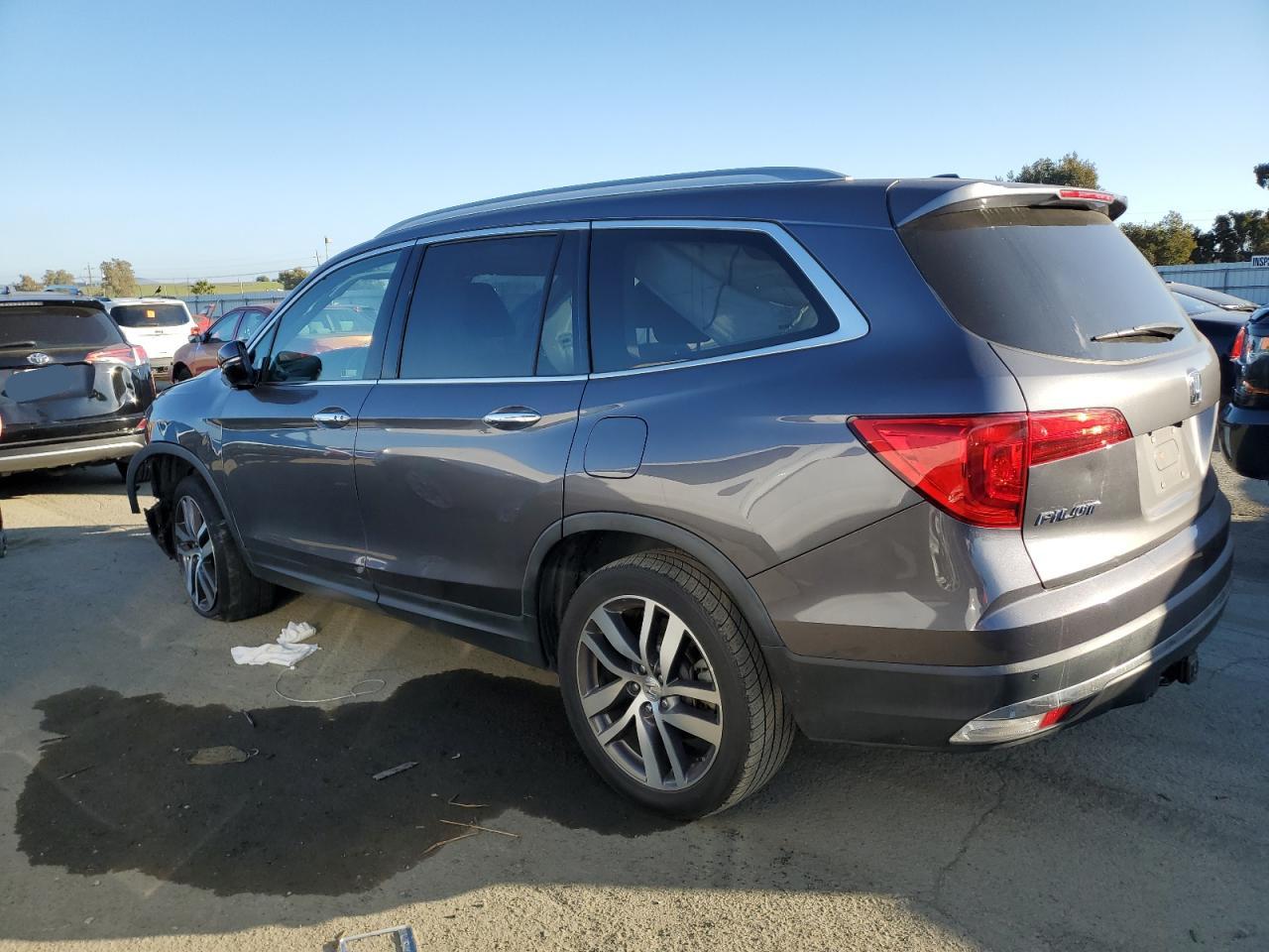 2017 Honda Pilot - Image 2