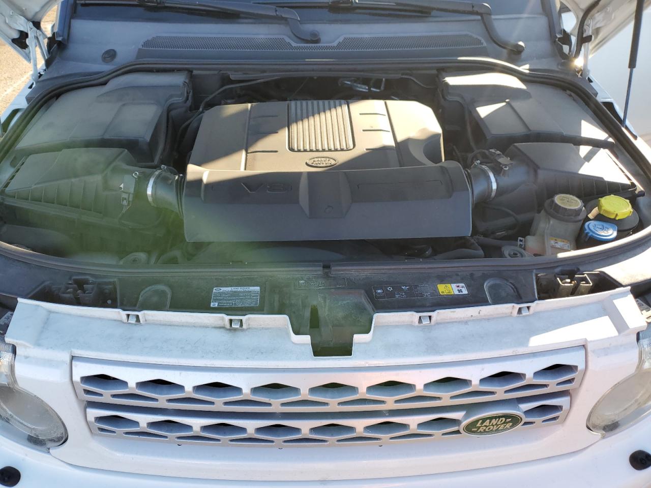2012 Land Rover LR4 - Image 12