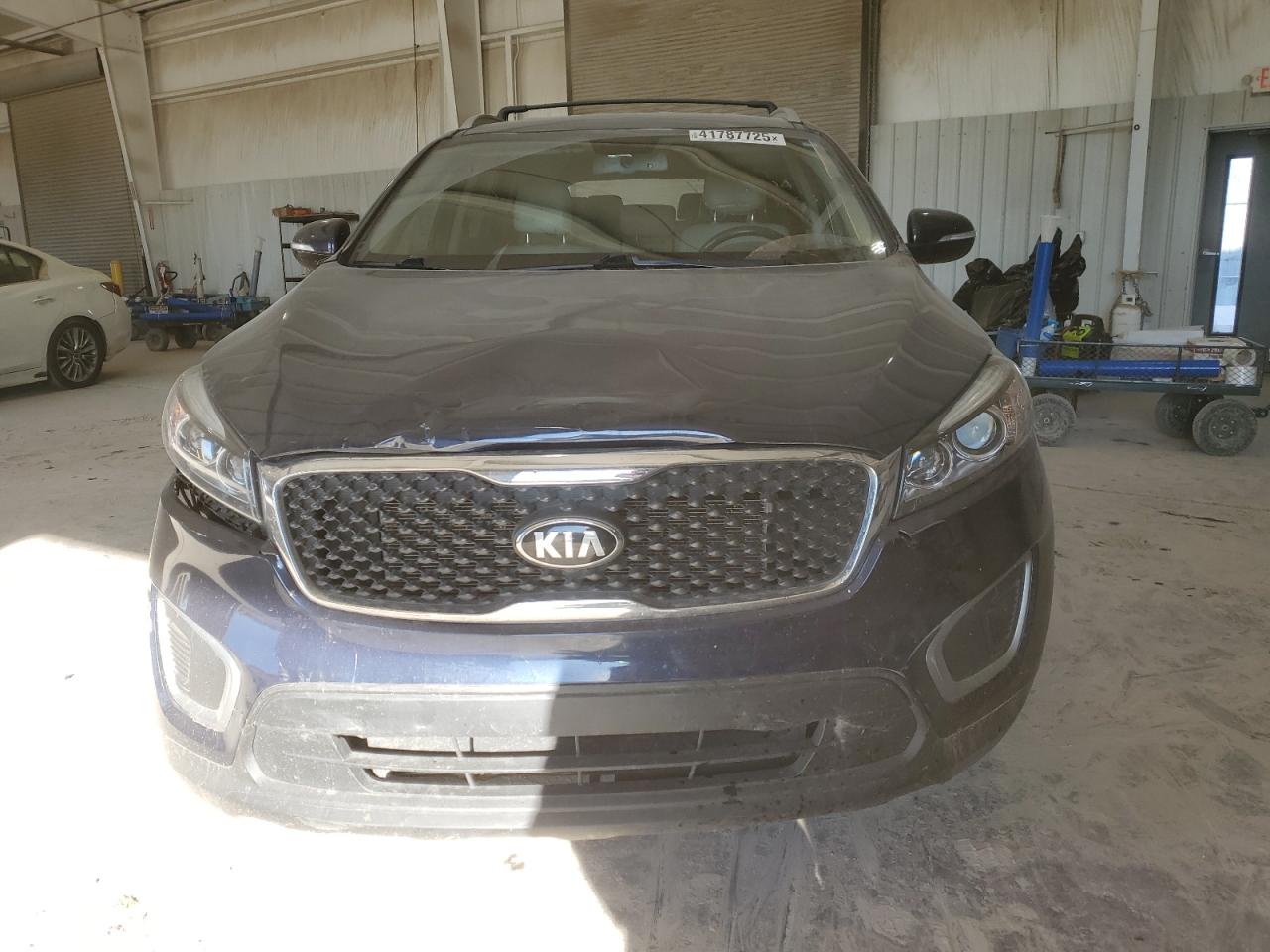 2017 Kia Sorento - Image 5