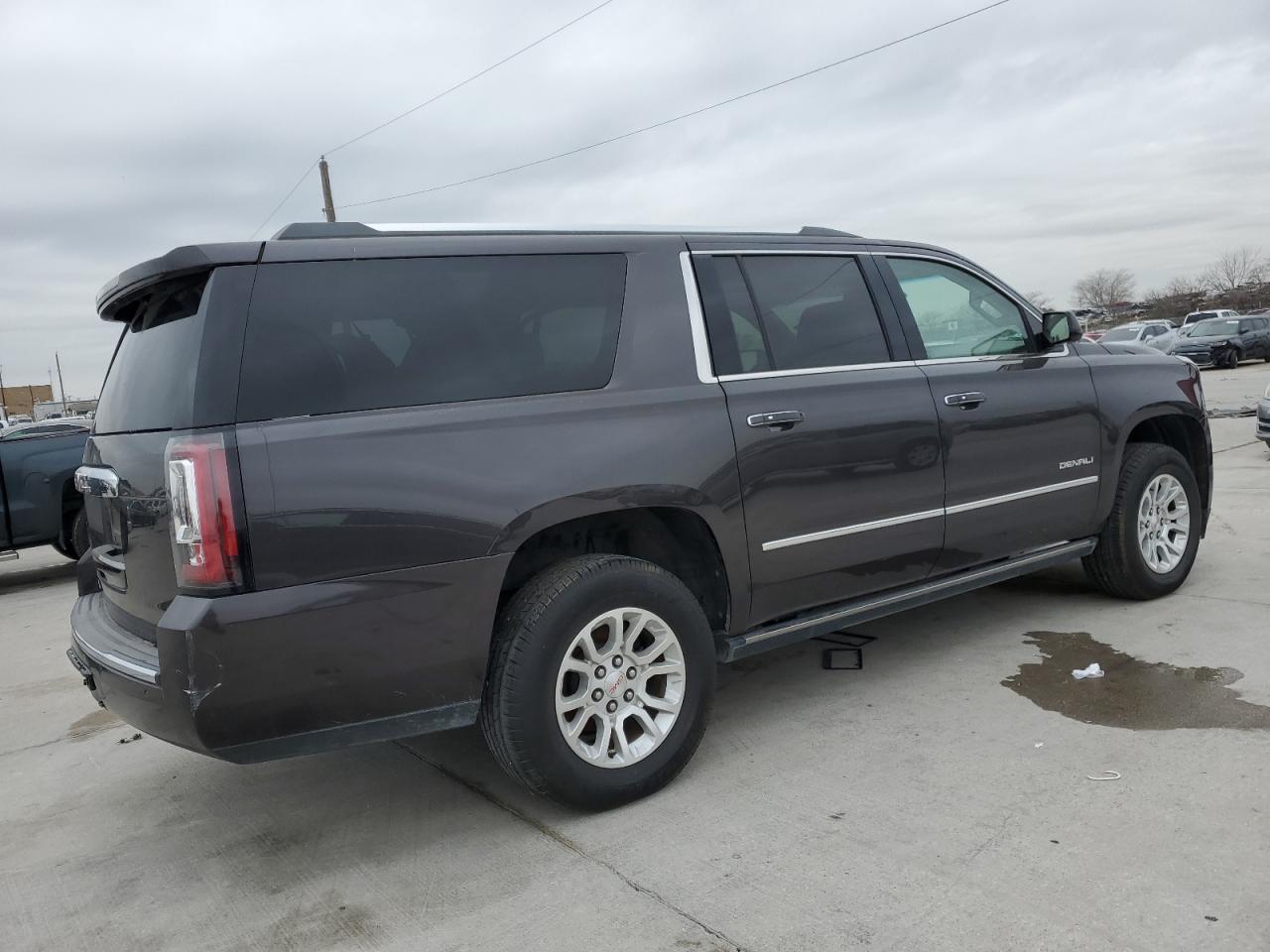 2016 GMC Yukon - Image 3
