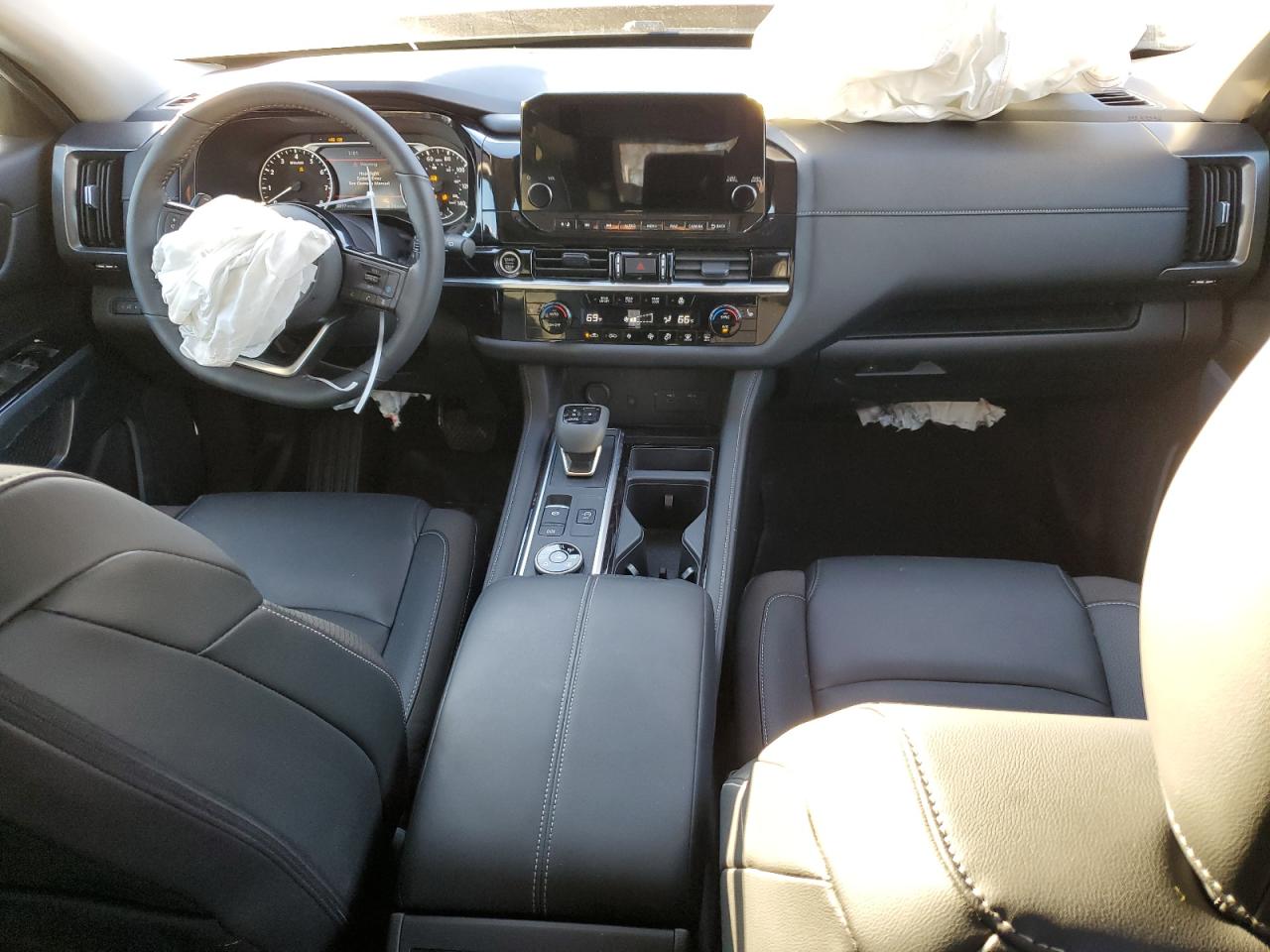 2024 Nissan Pathfinder - Image 8