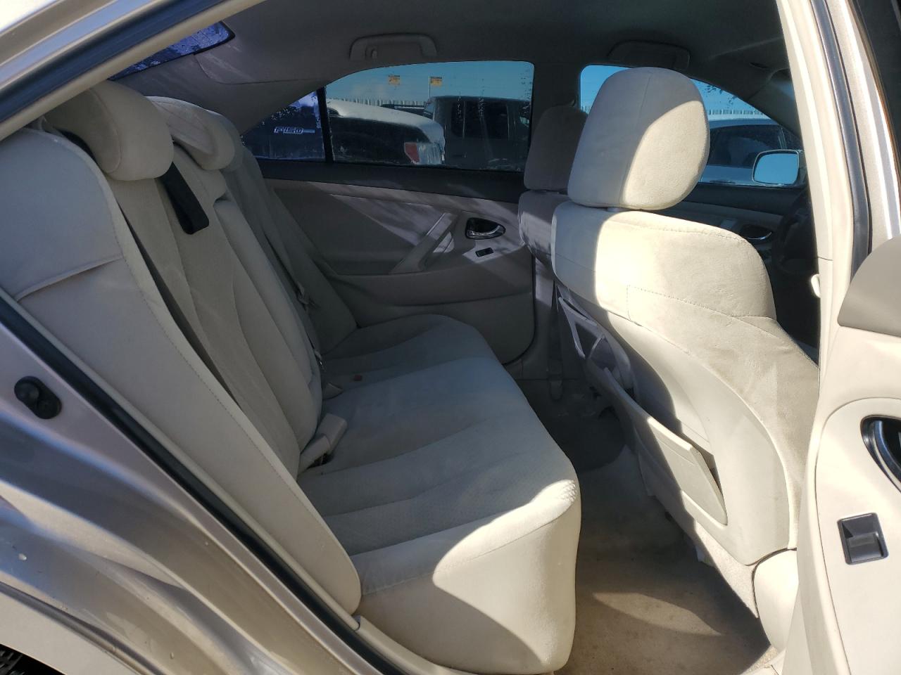 2009 Toyota Camry - Image 10