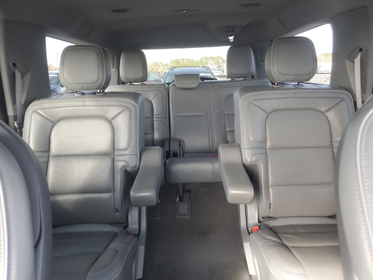 2018 Lincoln Navigator - Image 10