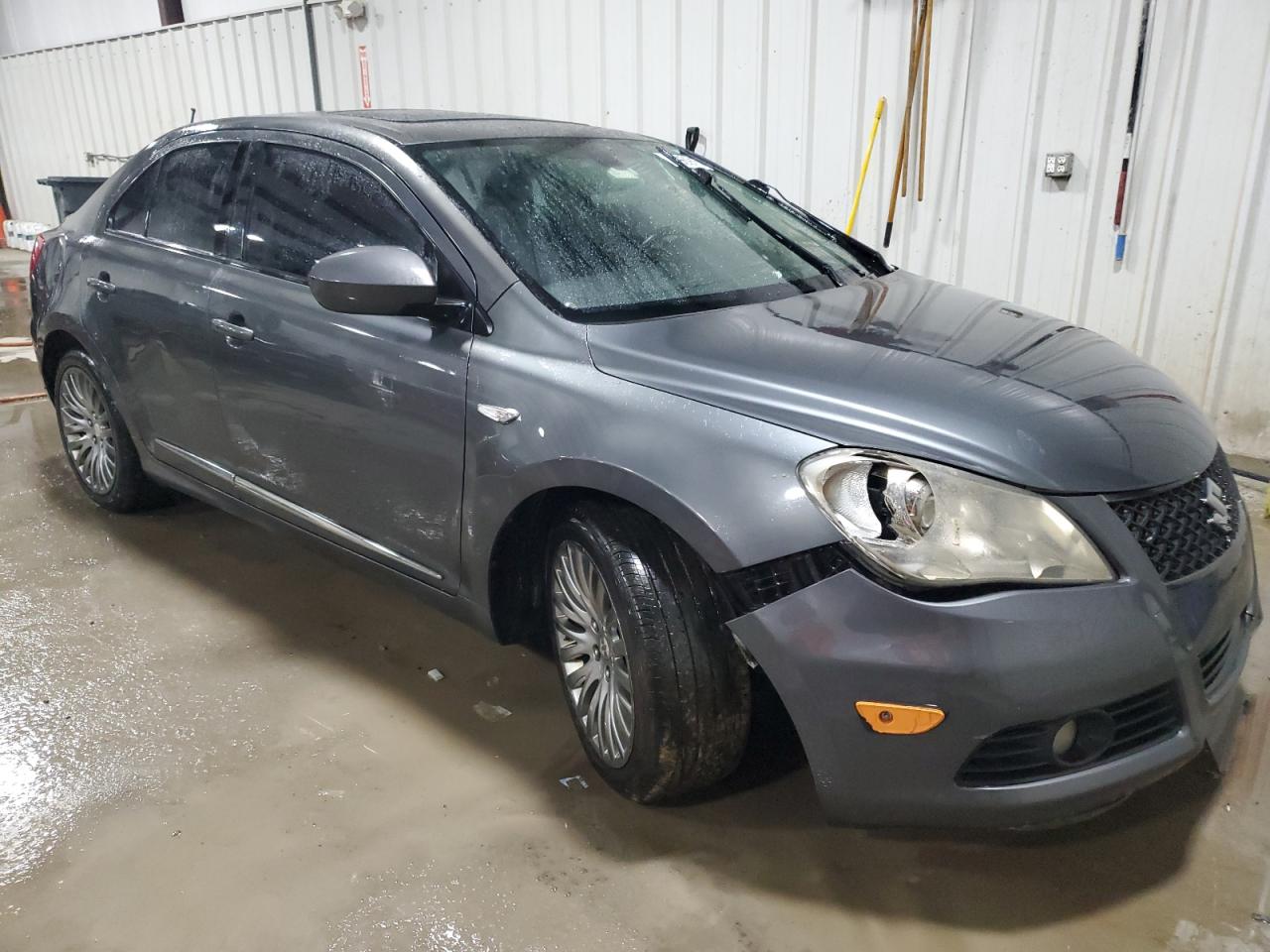 2010 Suzuki Kizashi - Image 4