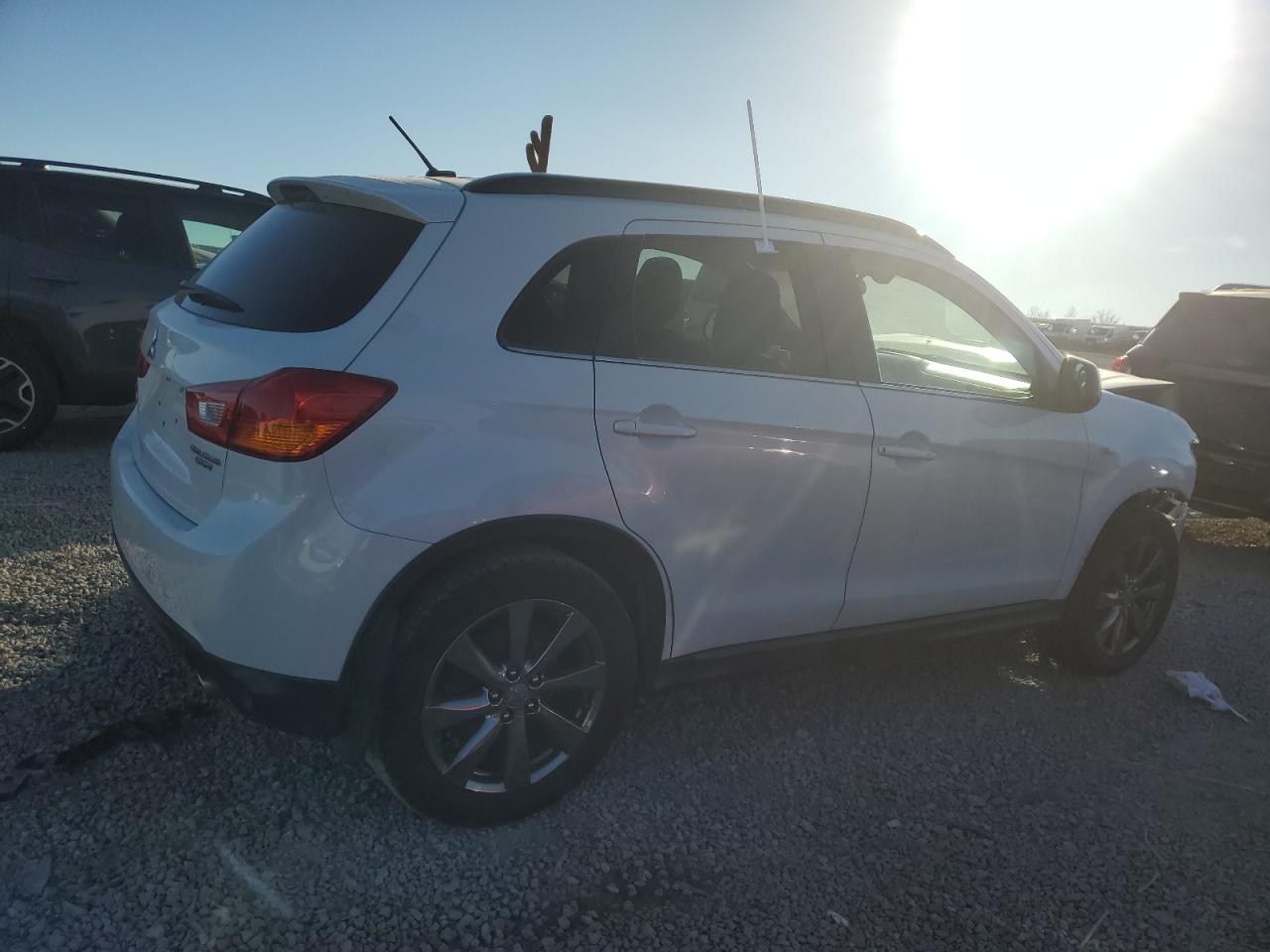 2013 Mitsubishi Outlander - Image 3