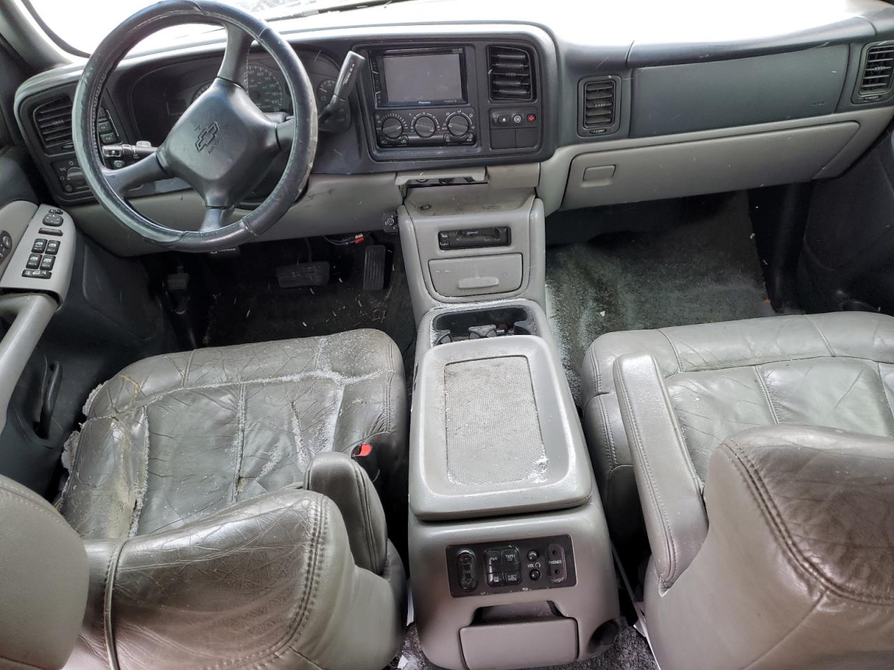 2001 Chevrolet Suburban - Image 8