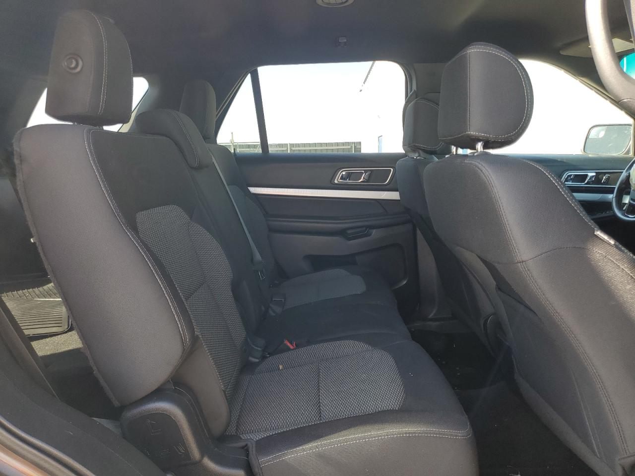 2016 Ford Explorer - Image 11