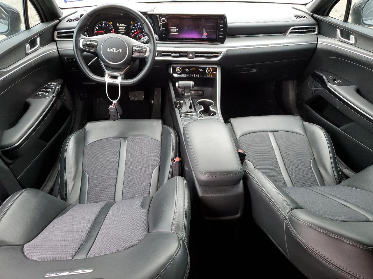 2022 Kia K5 - Image 8