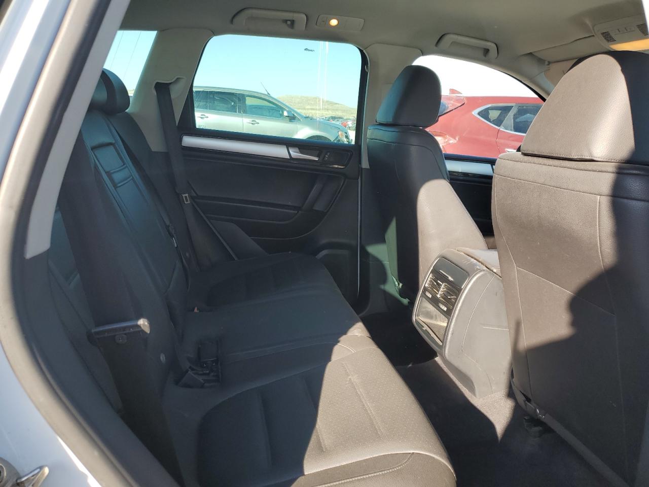 2014 Volkswagen Touareg - Image 11
