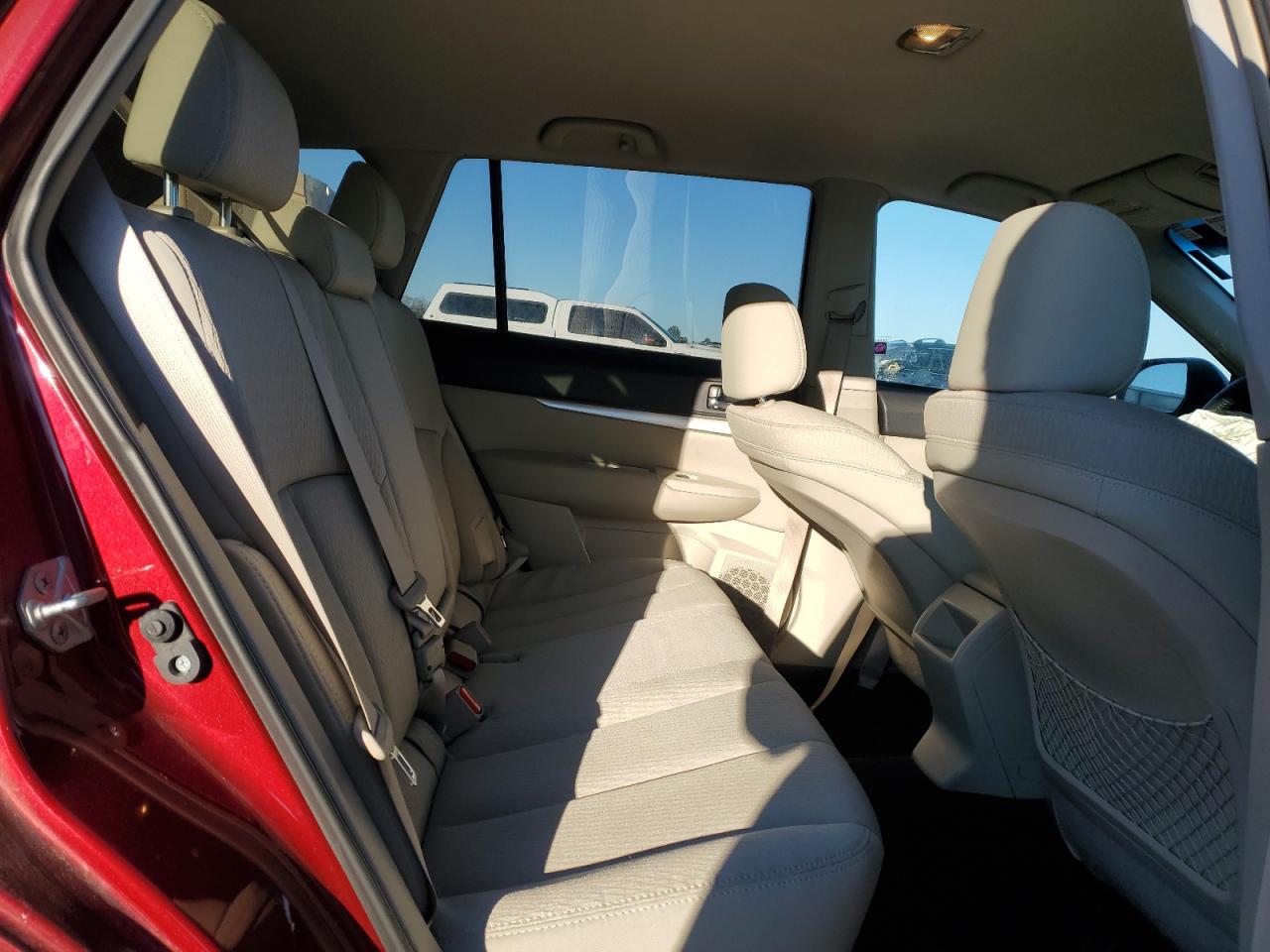 2011 Subaru Outback - Image 11