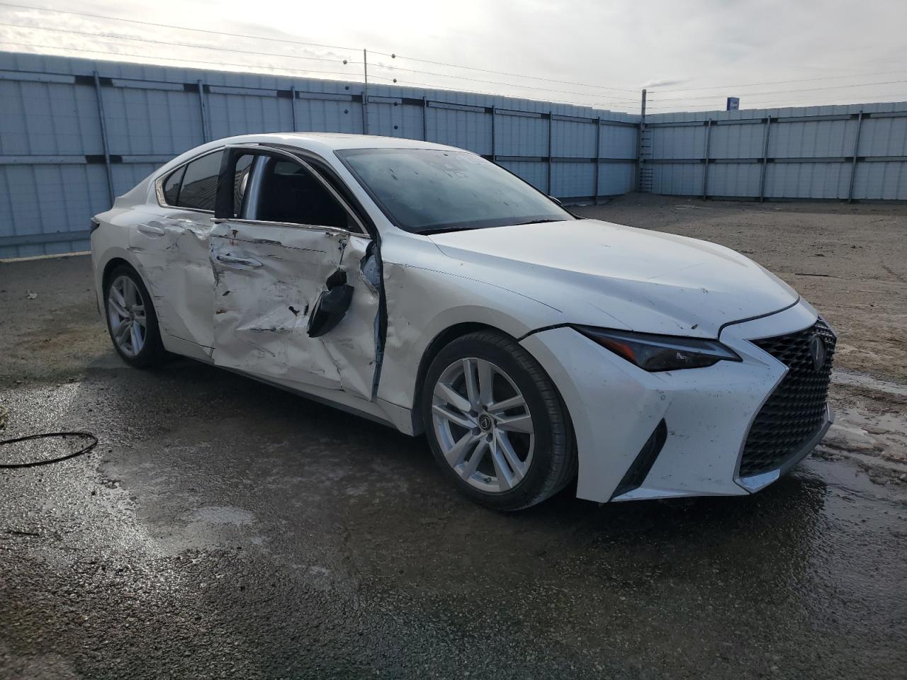 2021 Lexus IS - Image 4