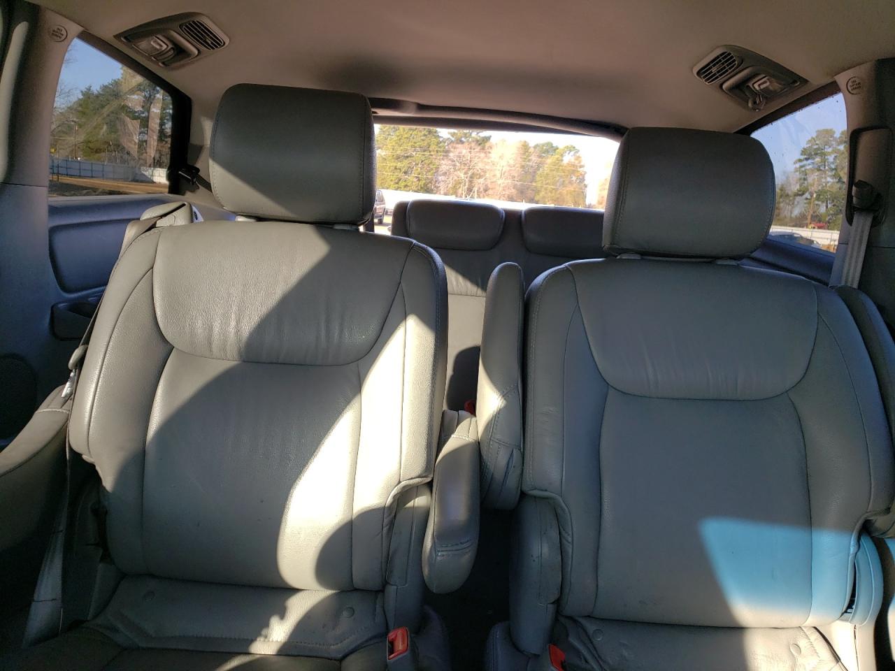 2007 Toyota Sienna - Image 10
