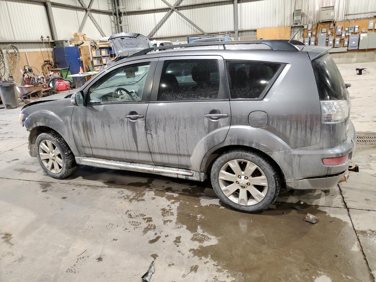 2011 Mitsubishi Outlander - Image 2