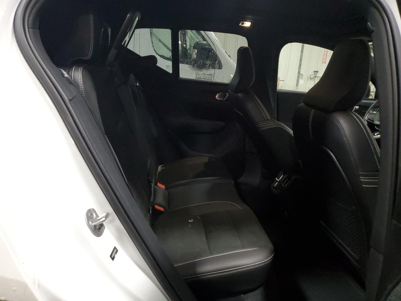 2022 Volvo XC40 - Image 11