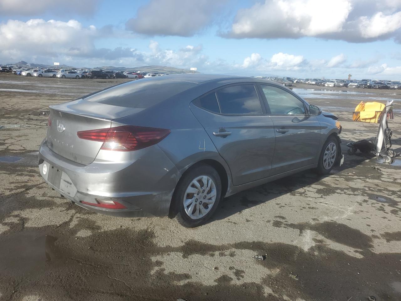 2020 Hyundai Elantra - Image 3