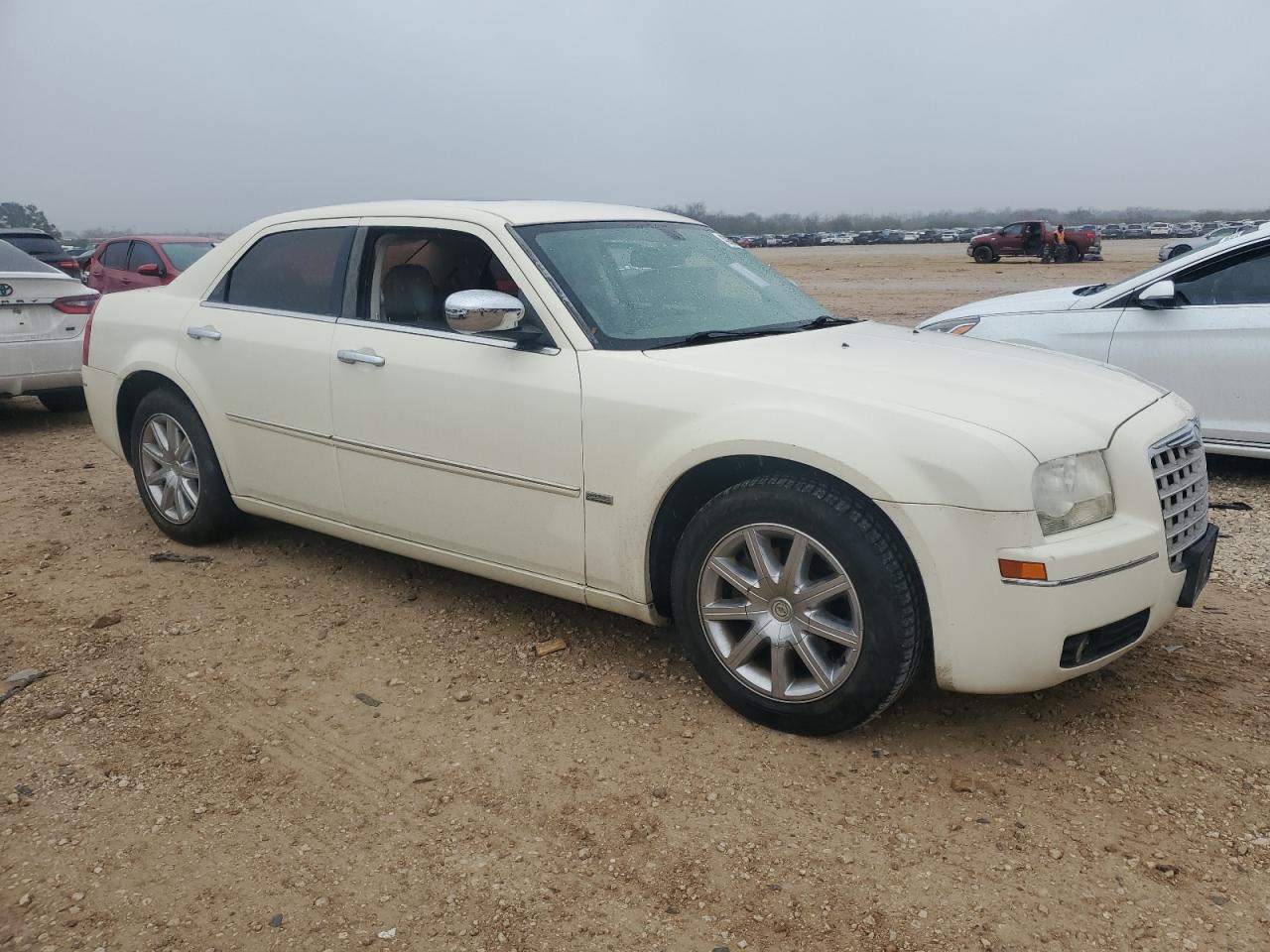 2010 Chrysler 300 - Image 4