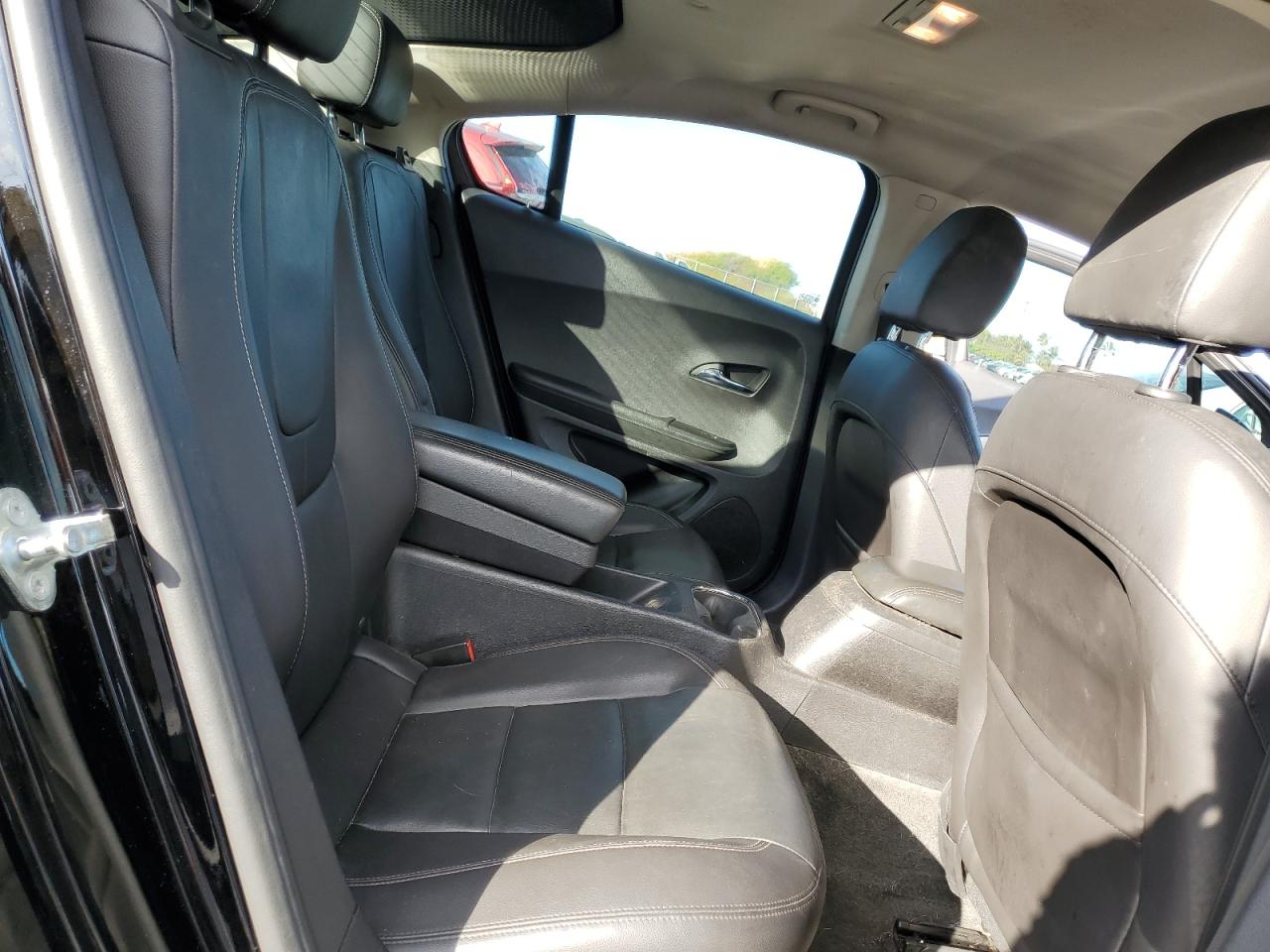 2014 Chevrolet Volt - Image 11
