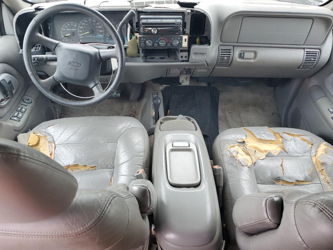 1999 Chevrolet Suburban - Image 8