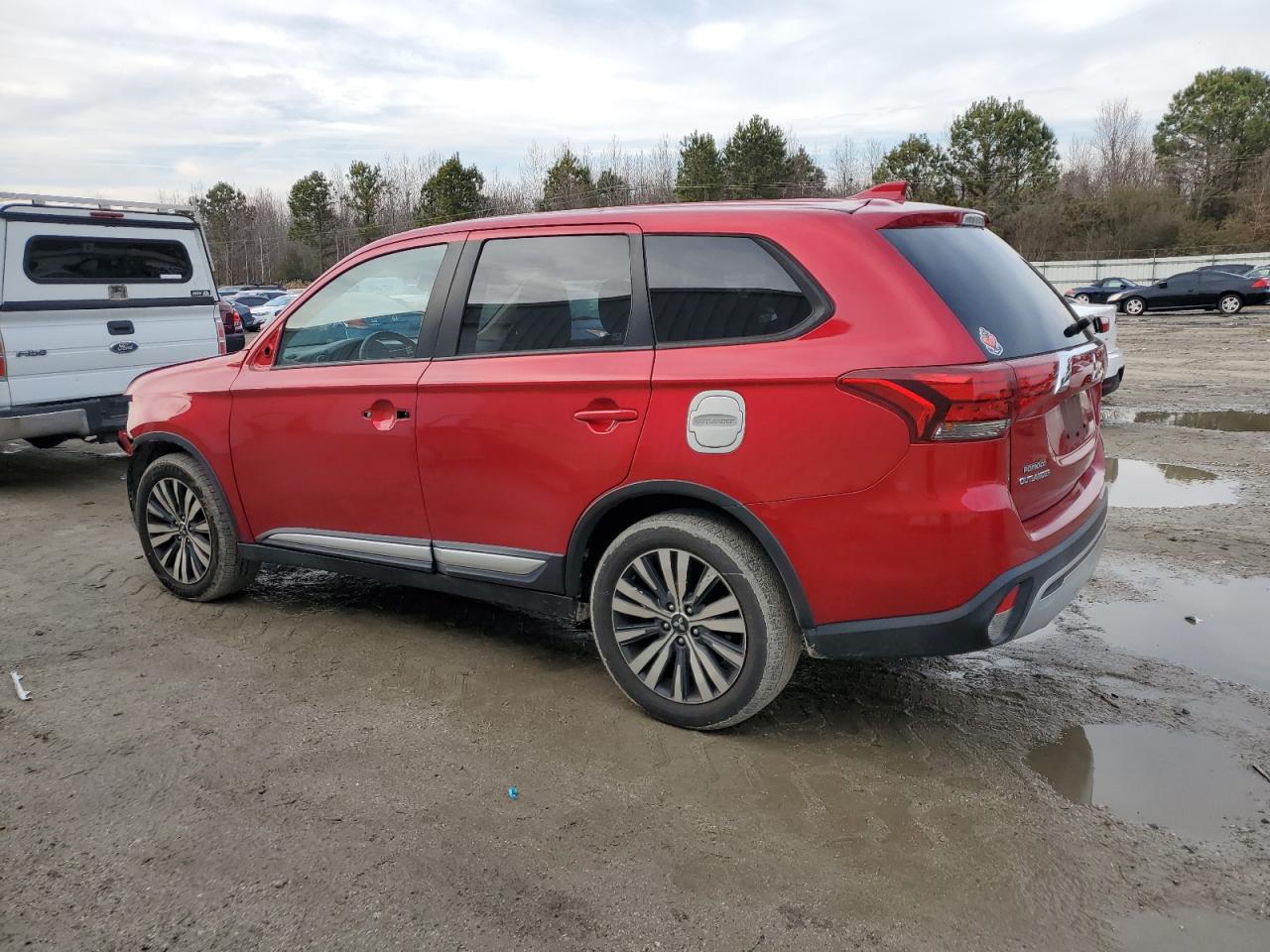 2020 Mitsubishi Outlander - Image 2