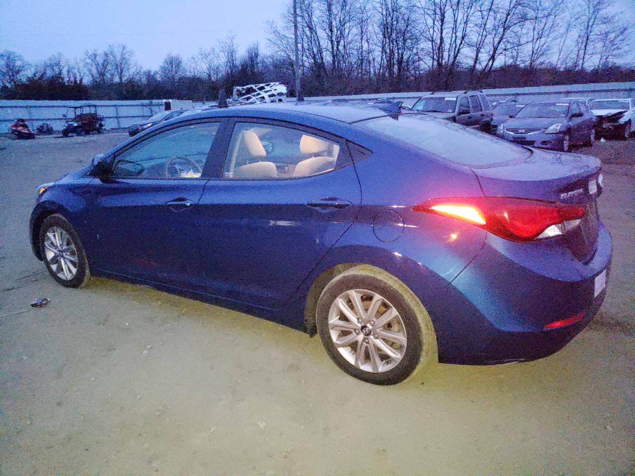 2014 Hyundai Elantra - Image 2
