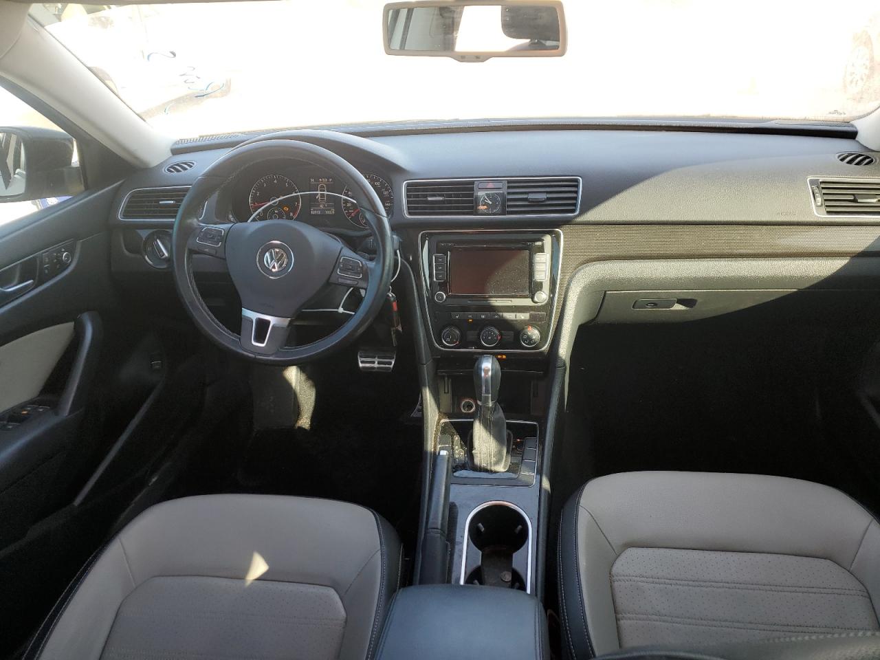 2014 Volkswagen Passat - Image 8