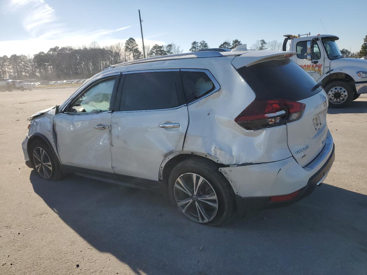 2019 Nissan Rogue - Image 2