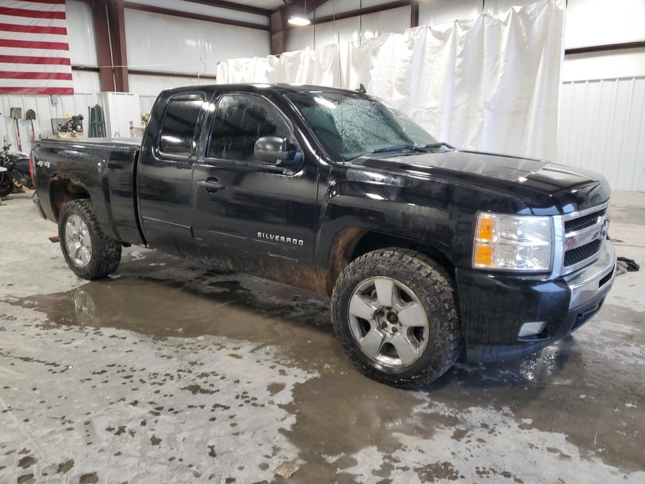 2010 Chevrolet Silverado - Image 4