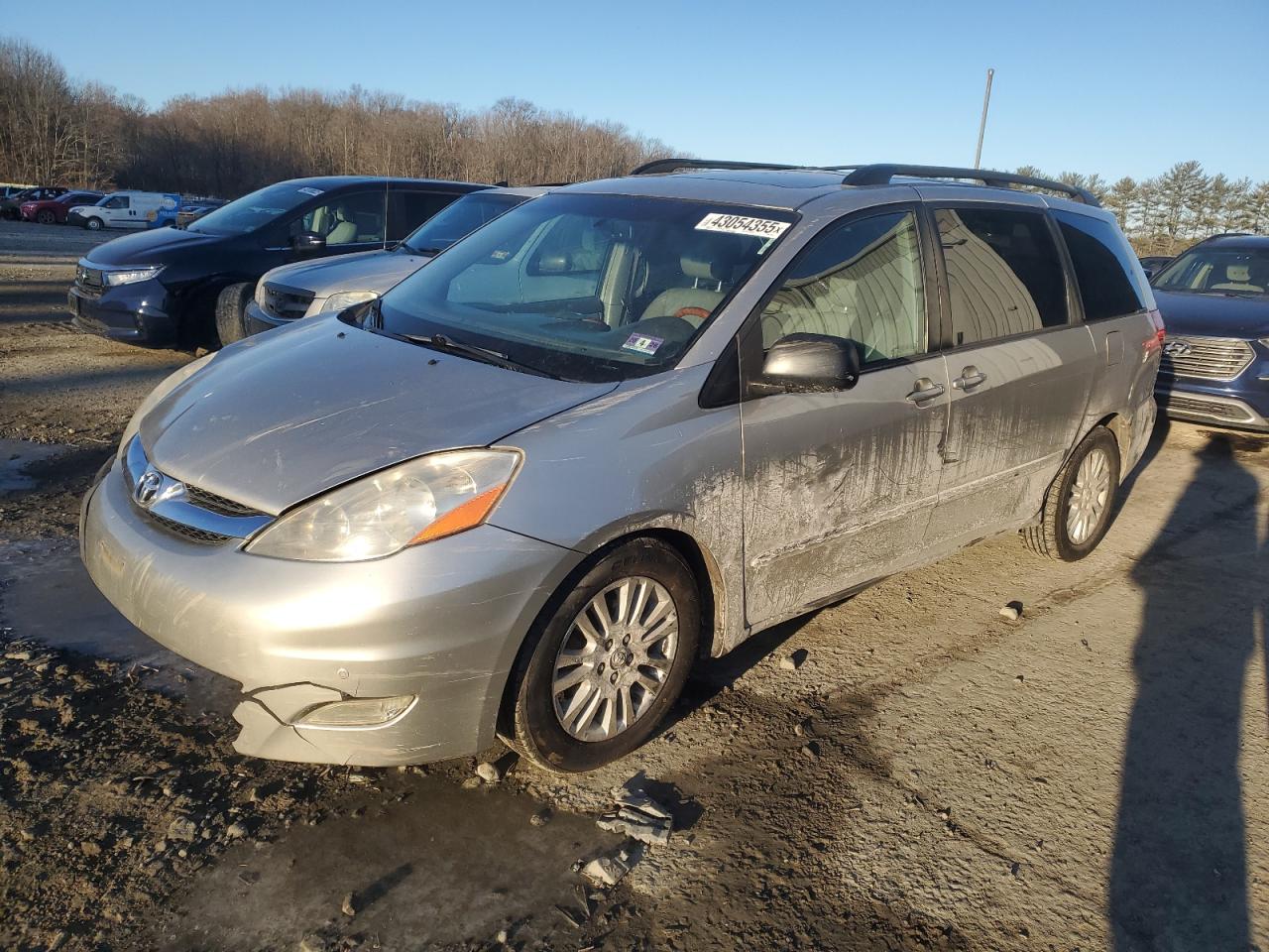 2009 Toyota Sienna - Image 1