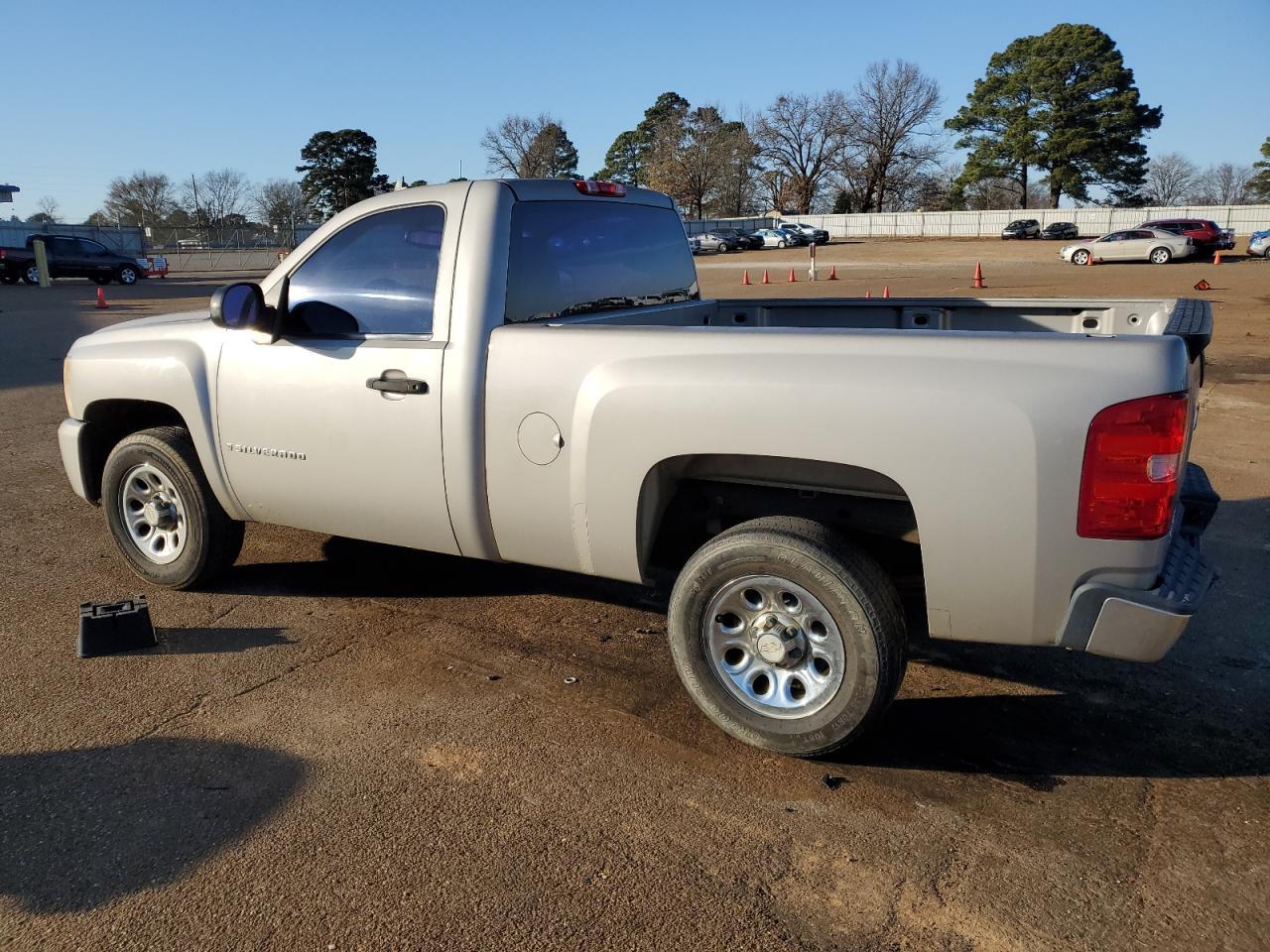 2009 Chevrolet Silverado - Image 2