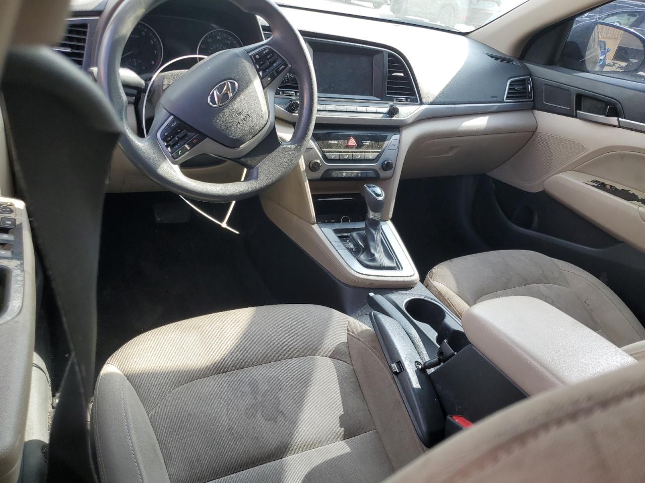 2017 Hyundai Elantra - Image 8