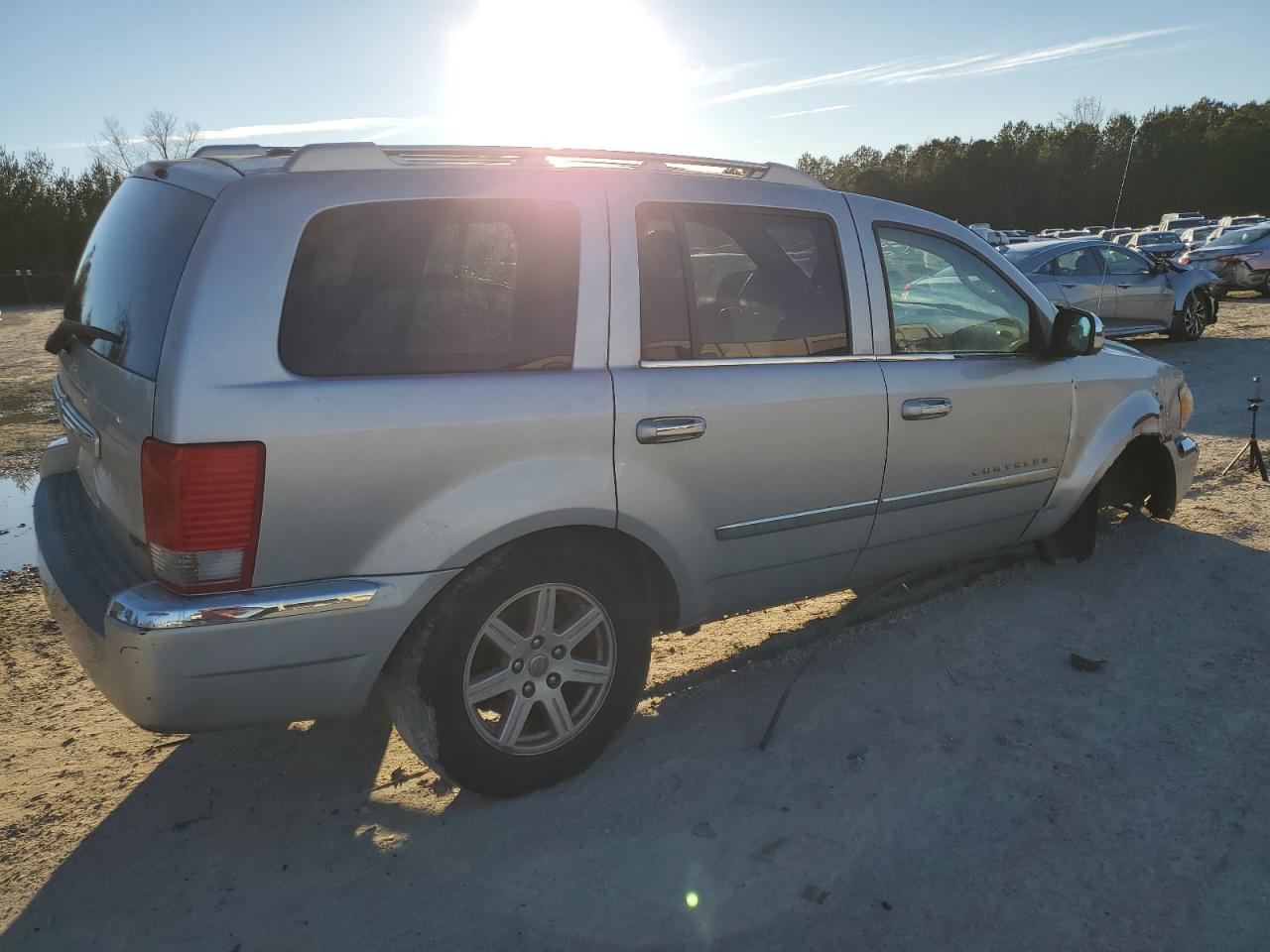2008 Chrysler Aspen - Image 3